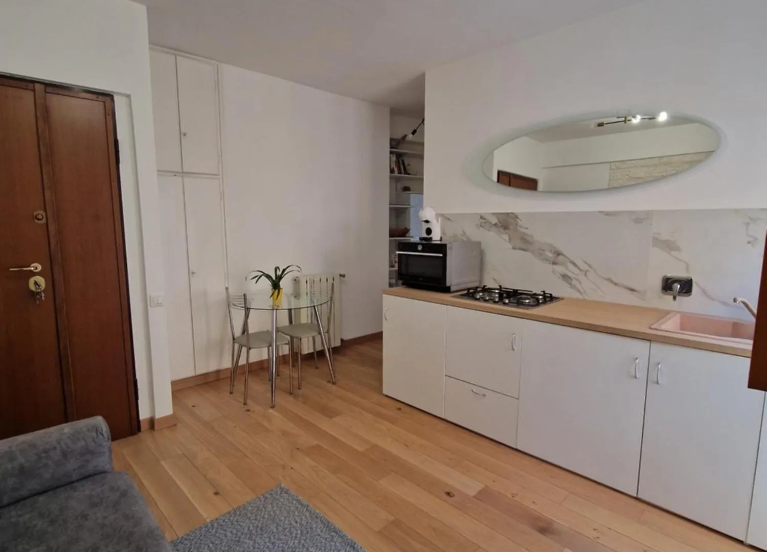 Frascati Center Modern Home 0*,