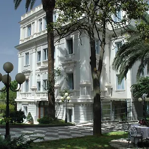Flora Hotel